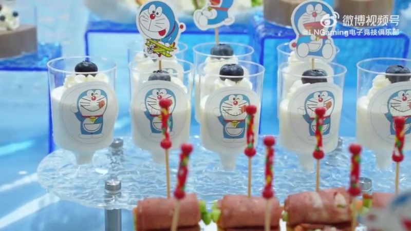 LNG发布sheer生日开箱VLOG：误入哆啦世界 一起来看看生日开箱！