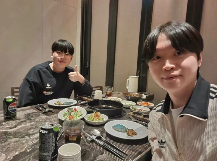 Bdd分享与Peter聚餐合照：尹洙成长了很多呢