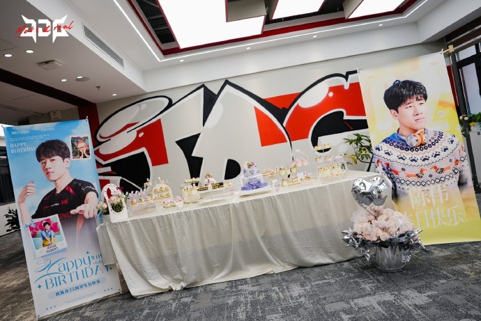 JDG晒GALA生日返图：幸福时刻 感谢粉丝朋友们送来的祝福和礼物！