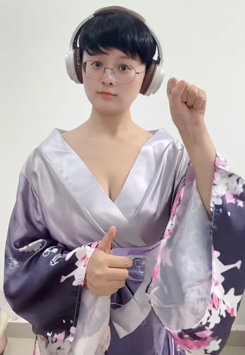 中单一个比一个难打!抖音女用户模仿ShowMaker 面容神似身材曼妙