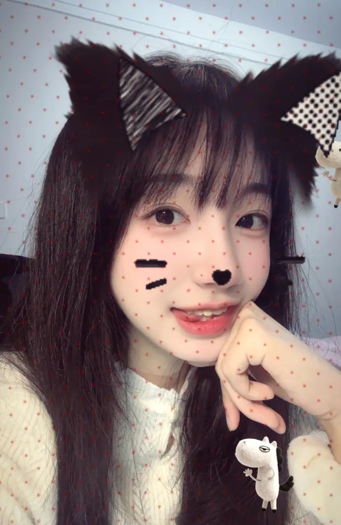 月宝真好看!LPL女主持十月晒照:幸福ing☺️