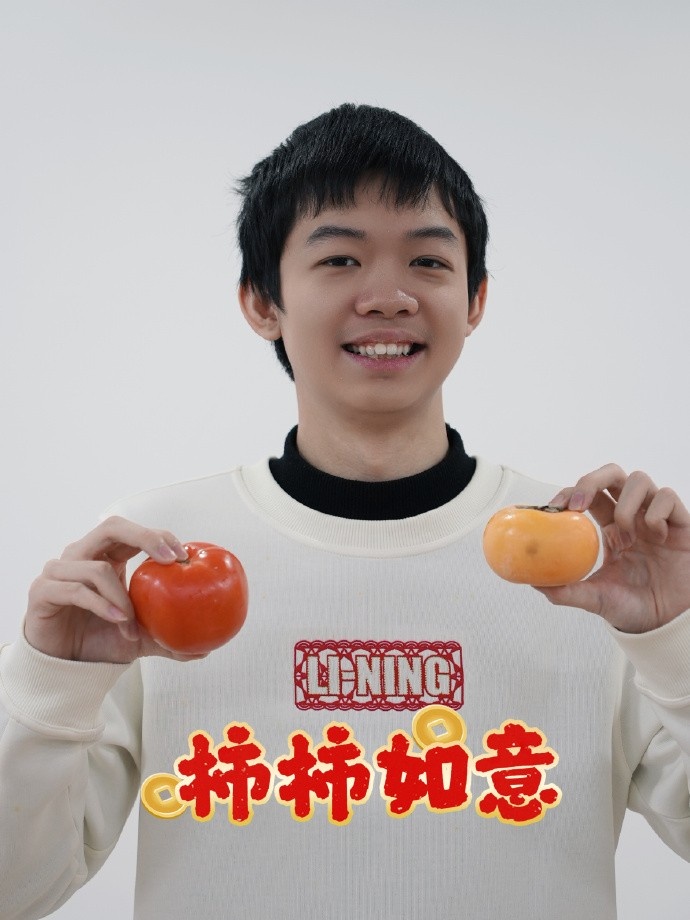 LNG发布选手整活照片：大年初七，来一波五小瓜的新春表情包