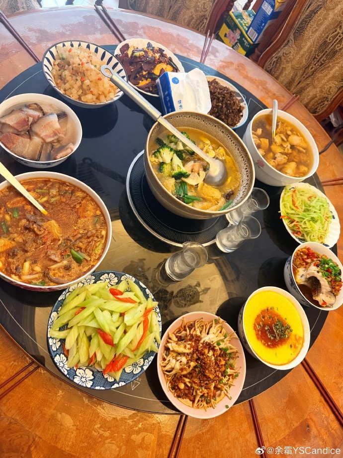 余霜分享美食照片：过年真的吃太好😭萍乡菜yyds！！