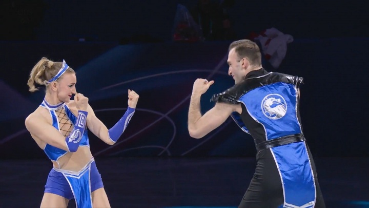 格鲁吉亚选手庆祝首枚冬奥奖牌:上演现实版《真人快打》游戏情节