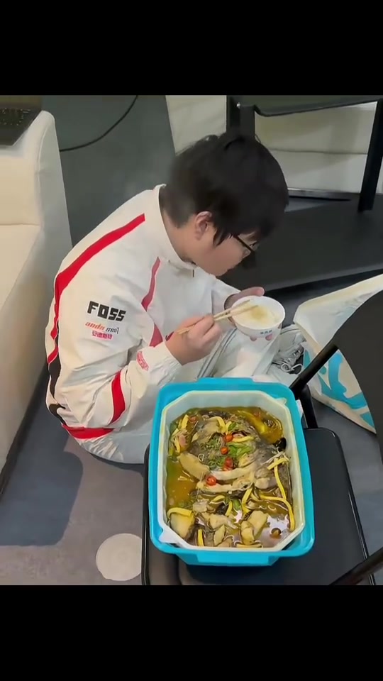 TES发布视频：先吃饭吧(候场的69版）