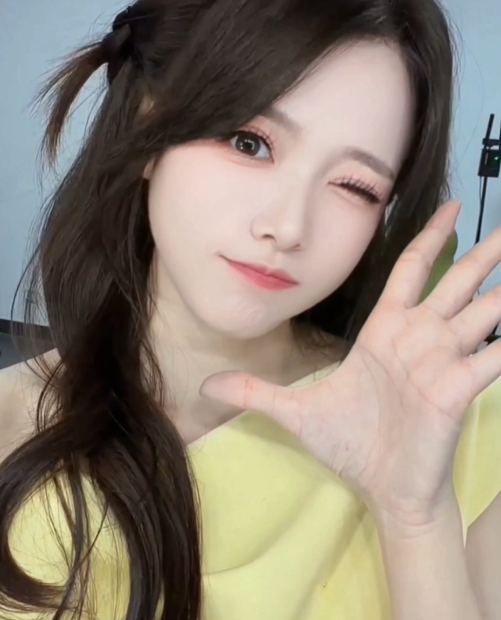 主持骆歆晒照：8号本特派员也会去决赛现场哦，到时候见😉