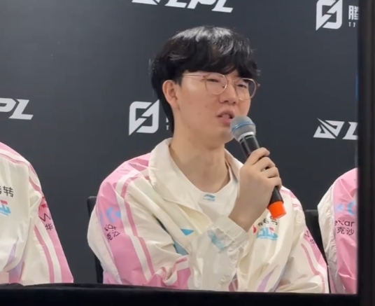 Viper:去年先锋赛就五个队没什么意思,今年是很好的机会能卫冕