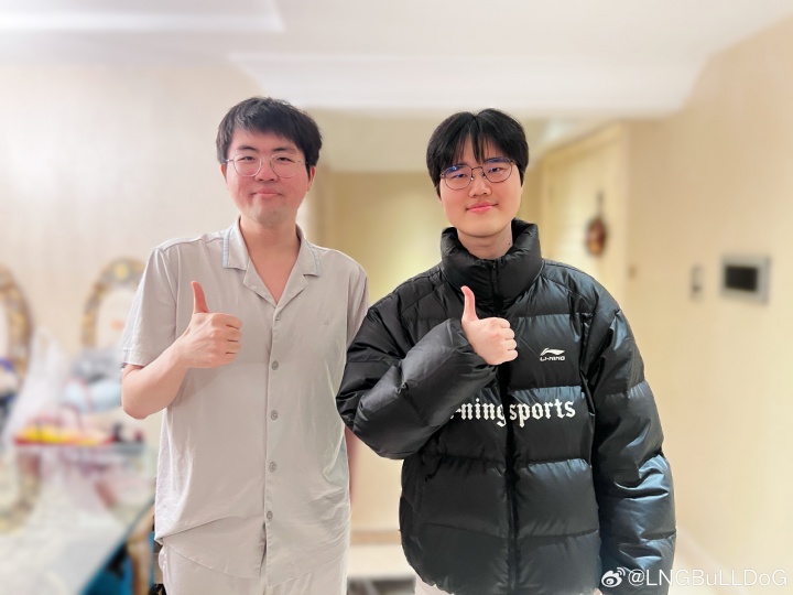 中韩“姿态”见面!LNG中单BullDog晒出今天做客姿态直播间合照