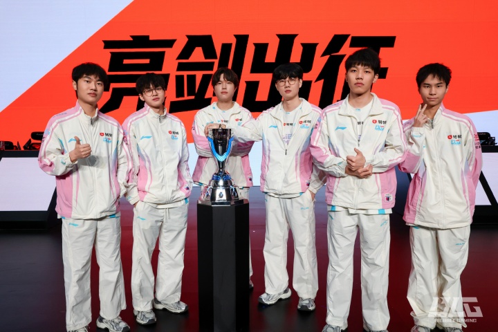 BLG分享出征2026全球先锋赛全员合照:我们是优胜者!