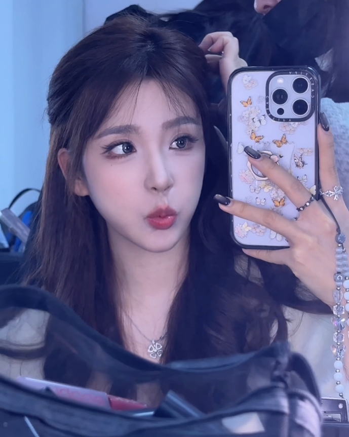 解说Rita更博晒照：昨儿 谢谢 很开心