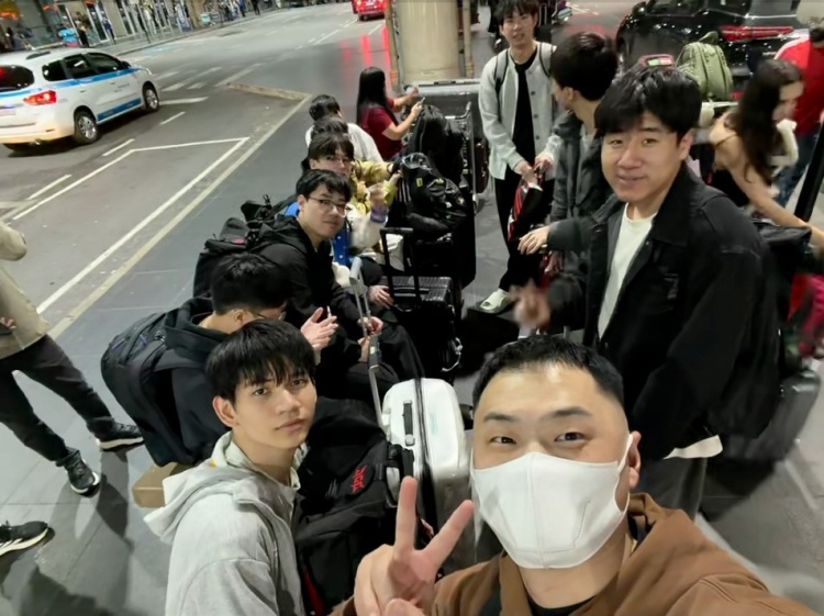 JDG辅助Vampire更新动态：抵达巴西了 比赛加油兄弟们