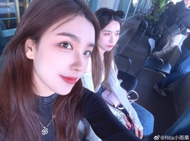 LPL官方解说Rita分享F1现场返图：喵🐱