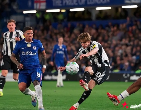 大发体育-曼联中场新核浮现！卡塞米罗钦点同胞，大发助力你的致富之路！