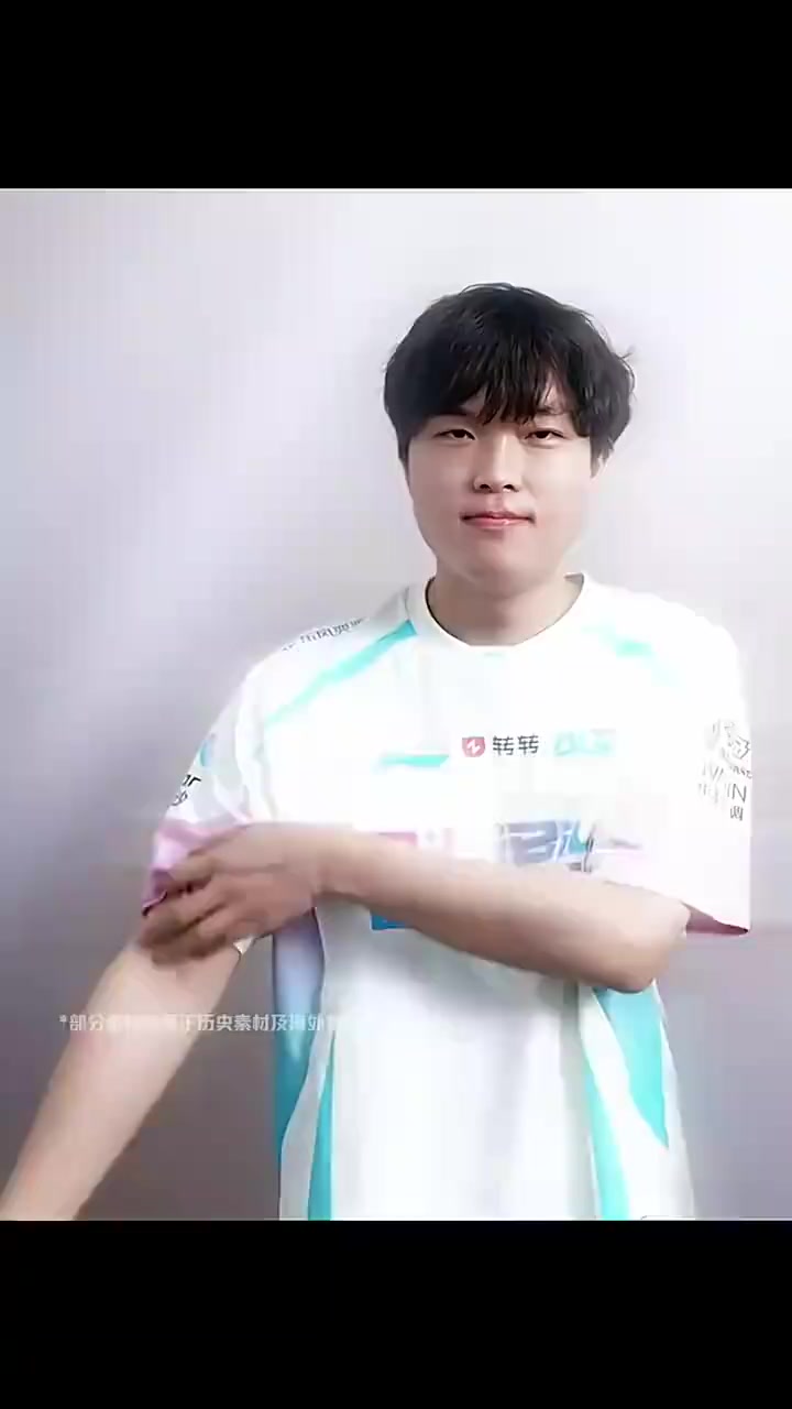 先锋赛预热Bin vs Dhokla：呦，Bin哥 我的肌肉要更大一点