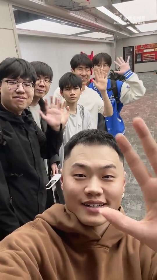 JDG发布选手动态：大部队已tp到圣保罗！