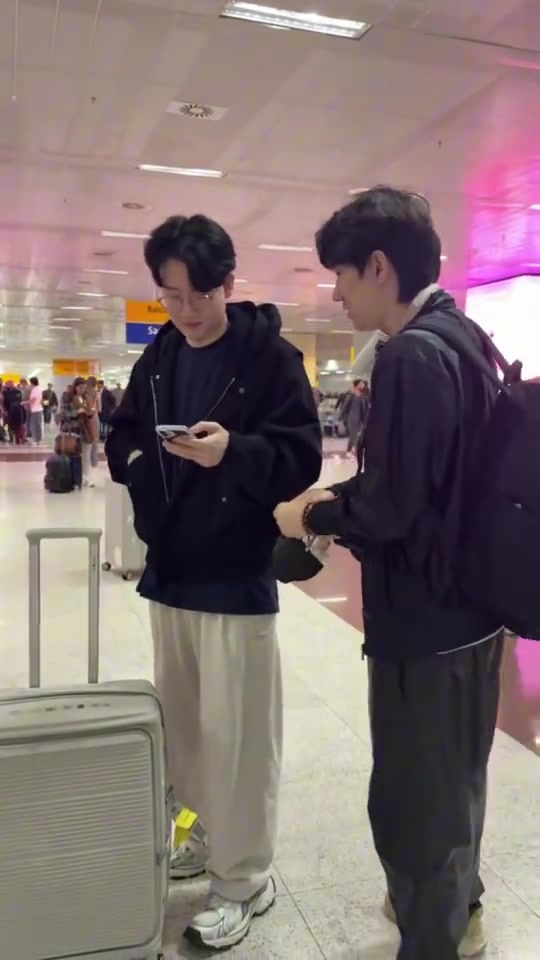 BLG选手动态：经历意外的延误 Viper、Daeny终于抵达圣保罗