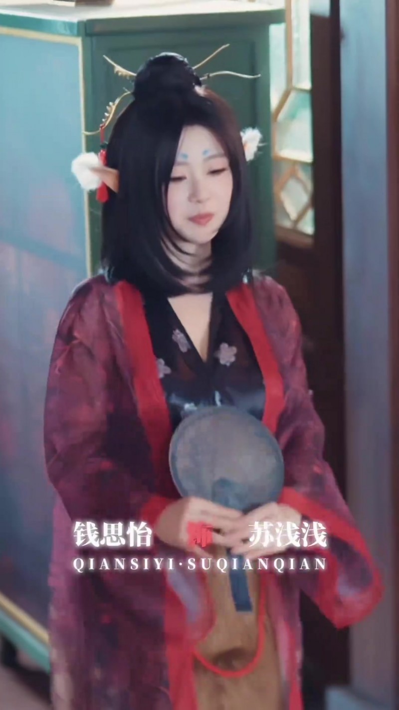 《黑神话》萍萍"捣蛋舞"大秀玉足 绝美本体回归