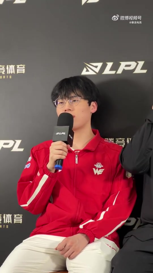 Erha：队长Monki付出的东西很多，他一直在带领我们这个团队